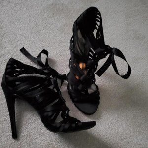 Zigi Soho - Satin Sandals - Musique